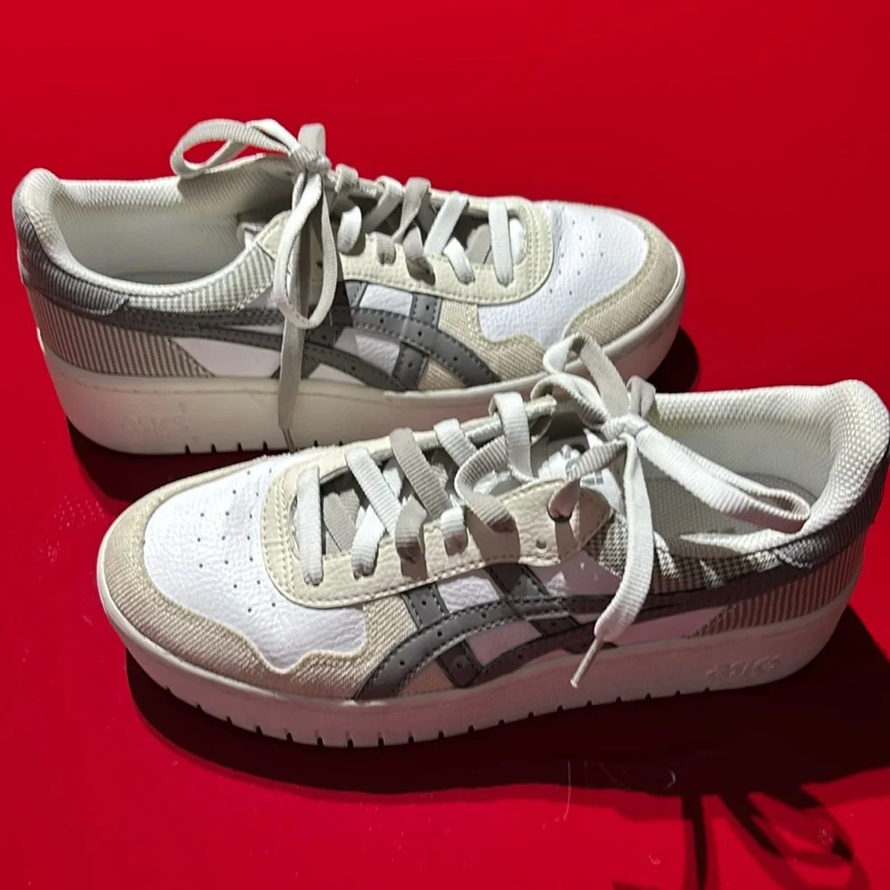 ASICS ✨RARE Platform Size 8.5 - Picture 1 of 7